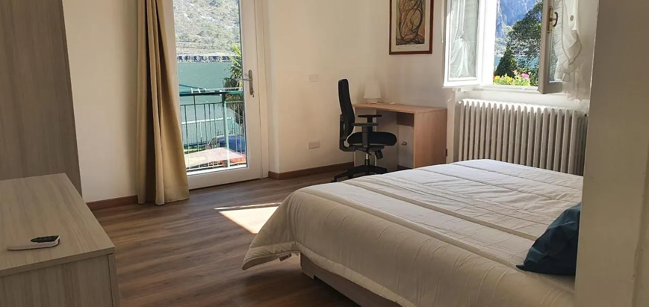 L For Lake Mandello del Lario Apartment