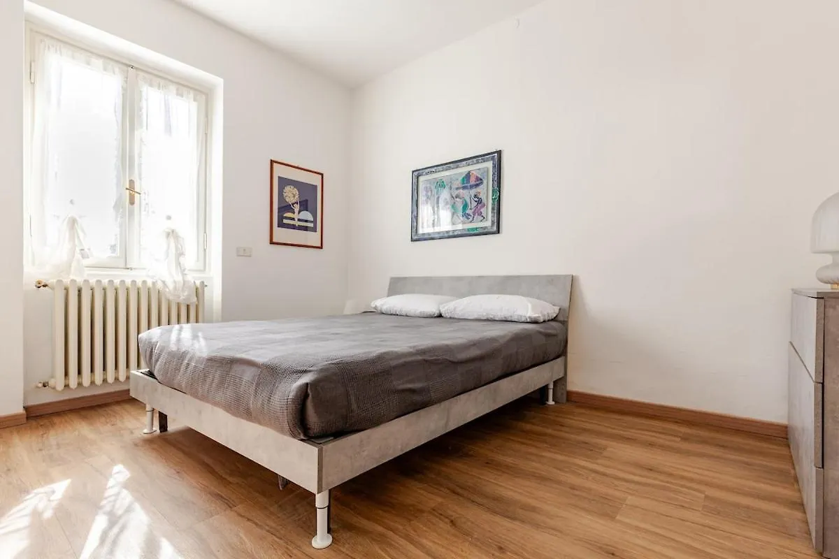 L For Lake Mandello del Lario Apartment